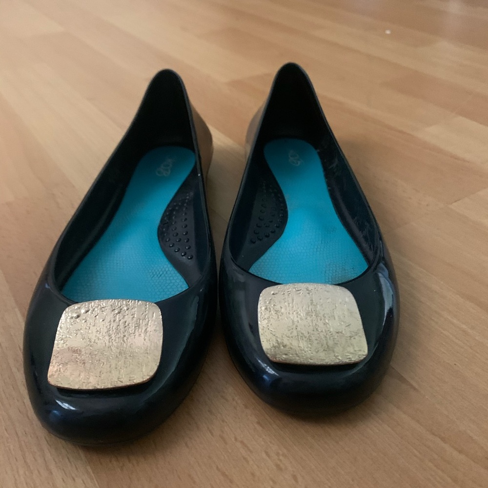 Oka B Flats
